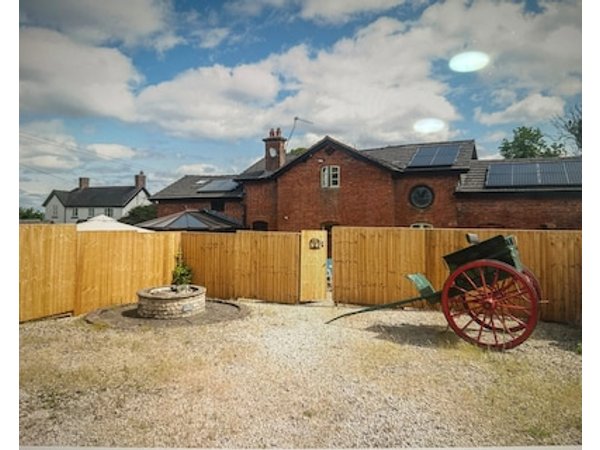 Private Cozy 1-bedroom Cottage In Staffordshire