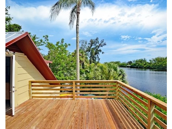 Siesta Heron Suites & Villas