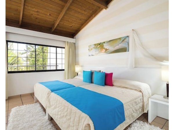 BlueBay Villas Doradas