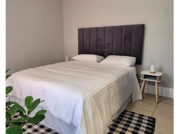 Cozy 2 Bedroom Cottage