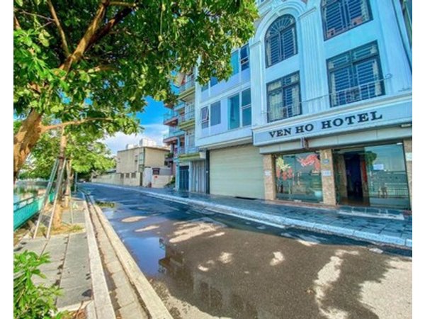 Ven Hồ Hotel