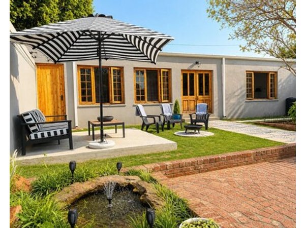 Stylish Parkhurst Cottage Walk to 4th Ave