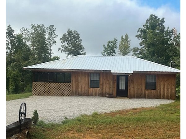 Welcome To The Outskirts! Comfy Cabin Studio Perfect For That Weekend Getaway.