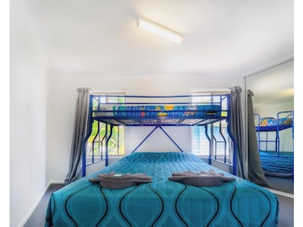 Boyne Island Motel and Villas