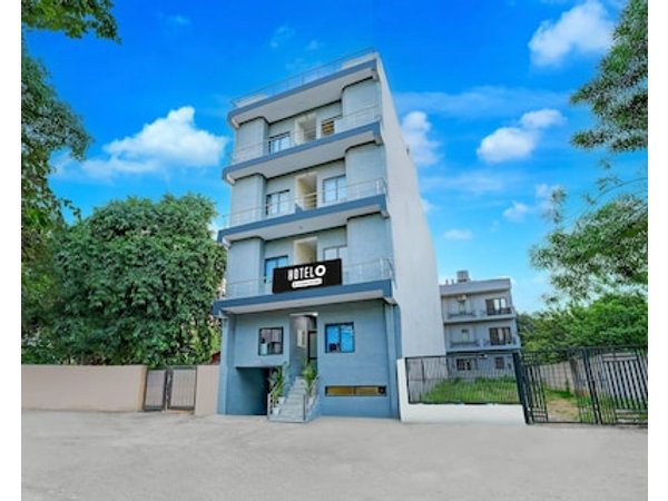 Hotel O DLF Phase 1 Metro Station Gurugram