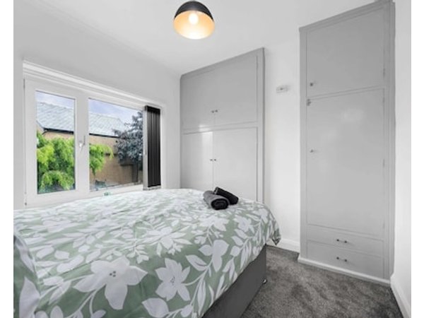 Elegant 3 bedroom | 2 Bath | In Burnley