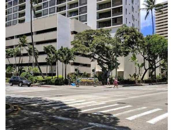 Ocean View Waikiki Banyan Getaway w/ Parking & AC