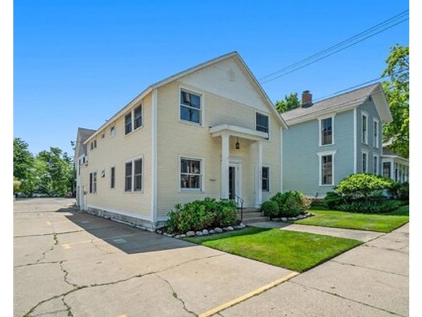 Carriage House #4 - Cottage Suite in Turn of the Century Carriage House