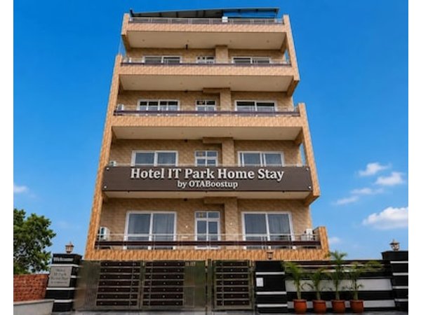 IT Park Home Stay Sector 13
