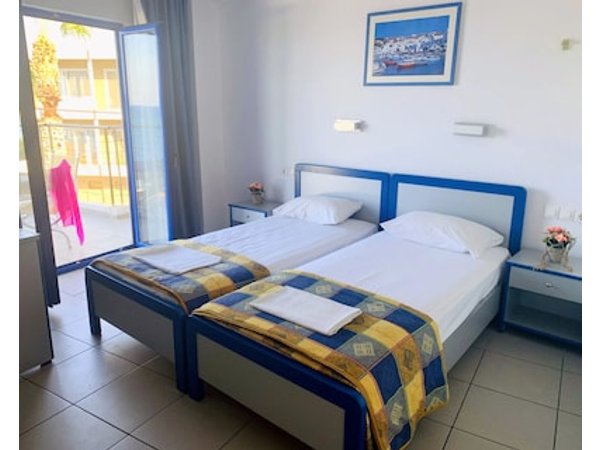 Kassavetis Center - Hotel Studios & Apartments