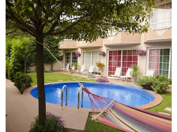 Aloha Apartments with pool