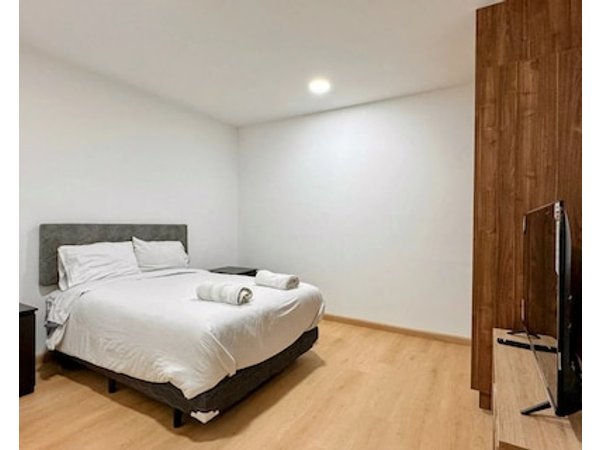 Urban serenity. Cozy 1 bedroom apartment