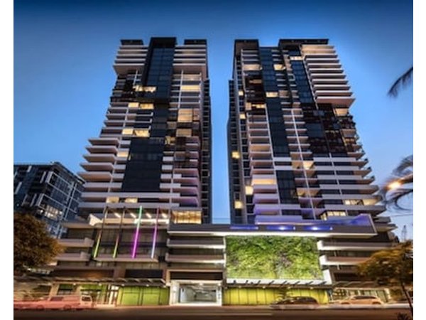 Explore BNE from our Cute 1-Bed Apartment in South Brisbane