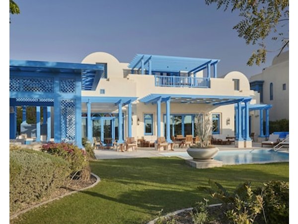 Hilton Salwa Beach Resort & Villas