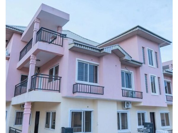 Fryburg Luxury Hotel And Apartment