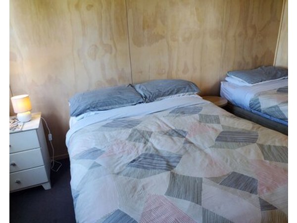 Tongariro Views Cottage. Village centre rural outlook!