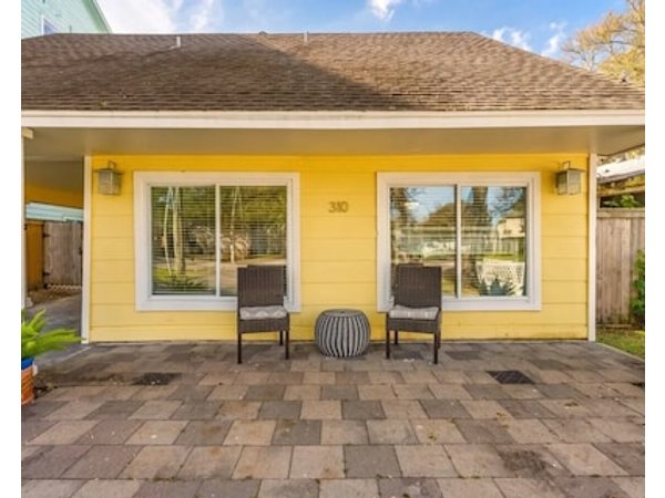 Charming Cottage Close To Kemah Boardwalk
