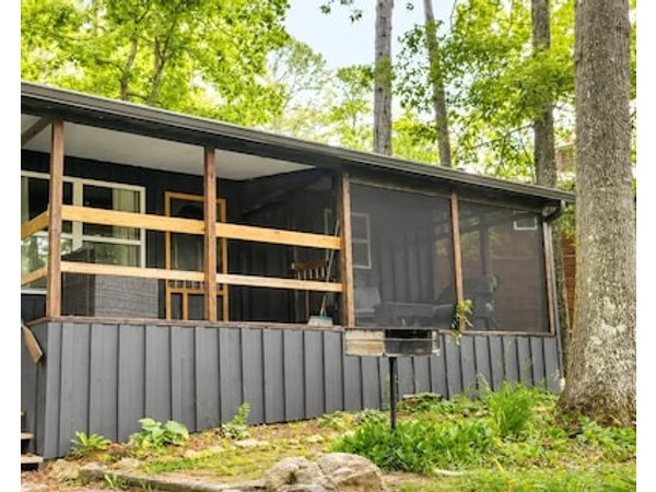 Cameron's Cottage at The Lake