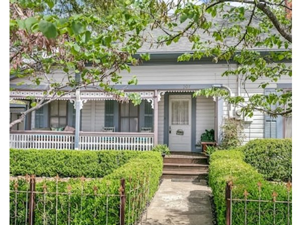 Absoutely Charming Butterfly Cottage