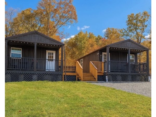 Unwind on Eagle Lake - Lakefront Getaway perfect for Groups!