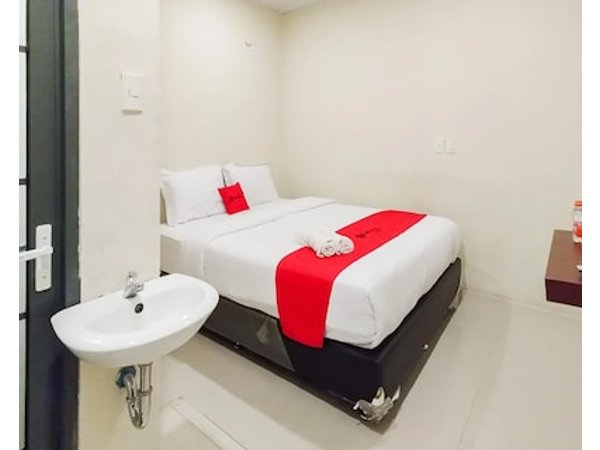 Reddoorz @ Rejoss Lux Medan