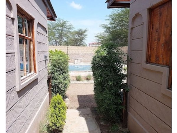 Emirishoi Cottages & Garden Bistro