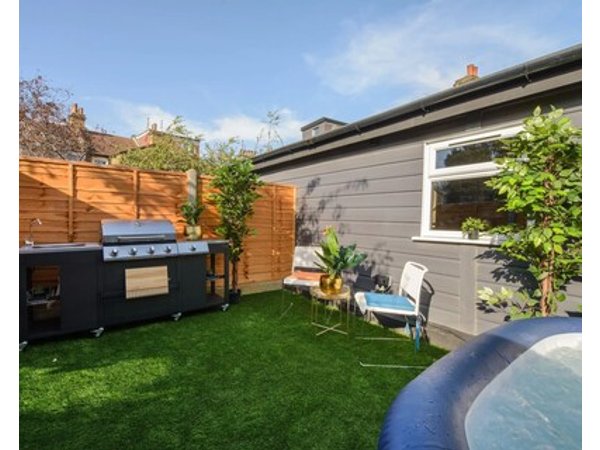 Impeccable 1-bed Apartment In London
