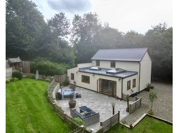 Rudbaxton Water Pet Friendly With Hot Tub In Haverfordwest