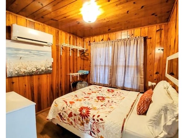 #07 - Lakeview One Bedroom Cottage-Pet Friendly