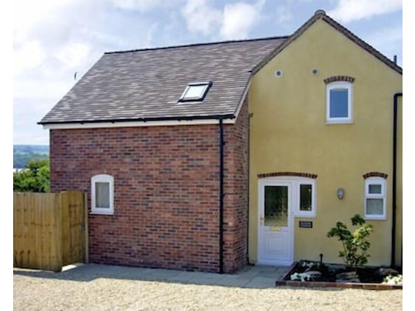 Manor Cottage Pet Friendly With A Garden In Ludlow Ref 2806