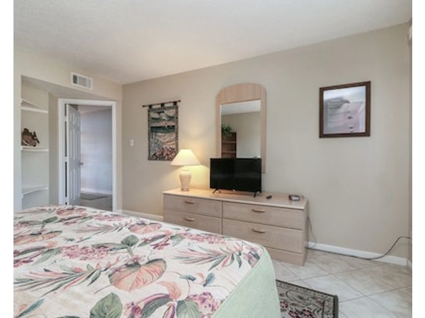 Sunrise View Waterfront Balcony Lake Getaway