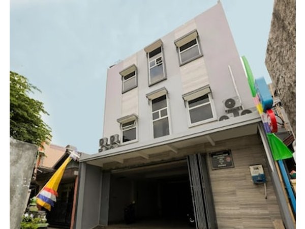 Super OYO 3838 Tamansari Guest House