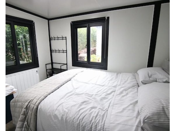 2-BR Sunset Retreat Cabin HotTub& Sunset Views separate log cabin with projector