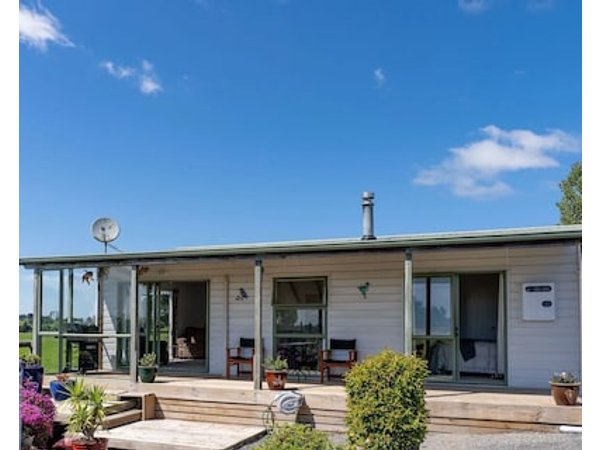 Fantail Cottage - 35mins To Raglan &15 Mins To Shopping Centre. Farm Outlook