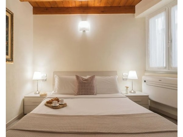 Domus 1 In Como - Two Bedroom Apartment Sleeps 4