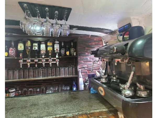 Unique Houseboat Retreat for 4 with Cafe