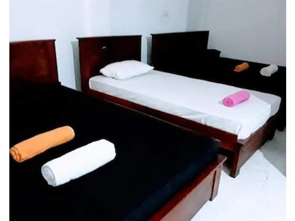 Black And White Kandy Guest House 02