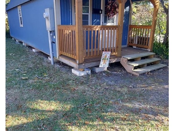 Charming 1-bedroom queen bed cottage in tranquil Jacksonville with AC