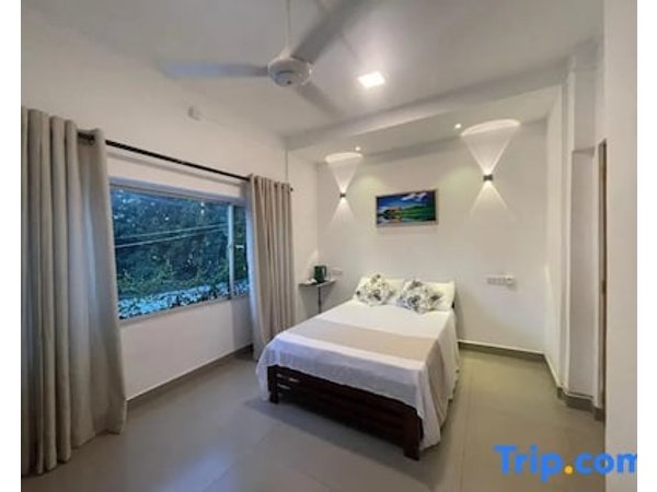 Room near airport in Negombo Beach