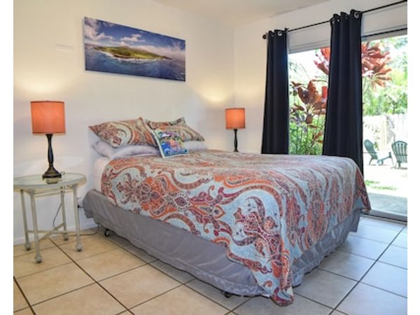 “The Garden Cottage” A Maui North Shore Tropical Stay
