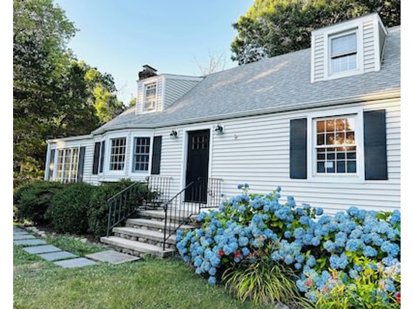 Family Cottage with 4 King Beds