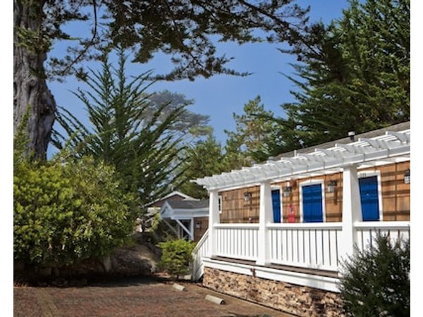 Lighthouse Lodge & Cottages
