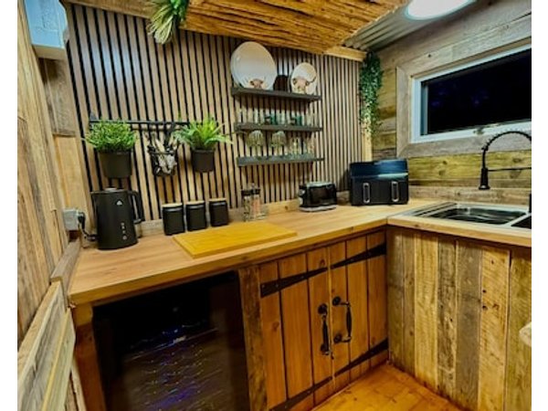 Woodland Escapes Glamping - Lake View