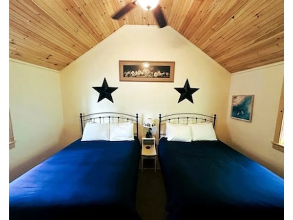 Charming Cottage Retreat with Private Deck and BBQ near Camden Maine