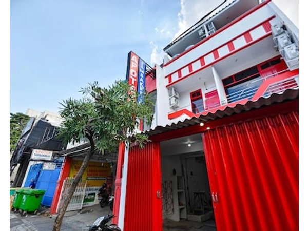 RedDoorz near RSUD dr Soewandhie 3