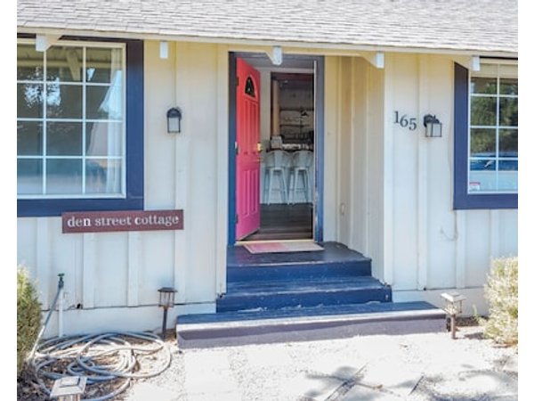 Den Street Cottage