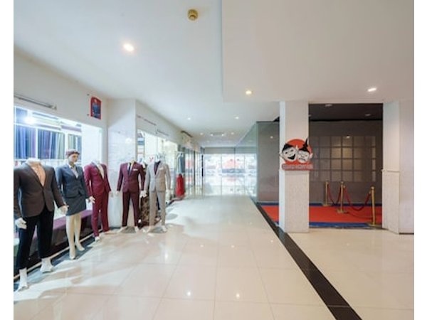 Chic Solo Getaway | Deluxe Comfort Near Old Town