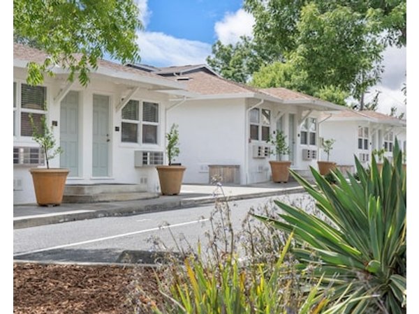 Carlin's Cottage Court
