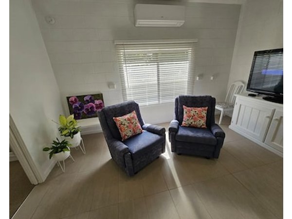 Blossom Cottage - Cosy Retreat