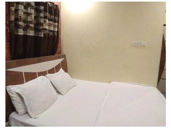 Goroomgo Shiva Inn Varanasi